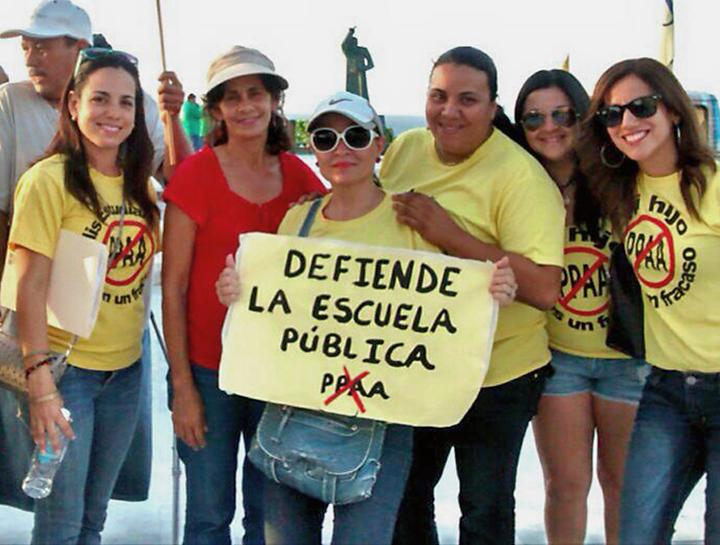 Members of the Federación de Maestros de Puerto Rico protest standardized testing and privatization