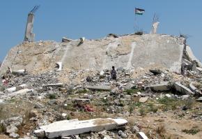 A building in the Jabaliya refugee camp destroyed by Israeli warplanes