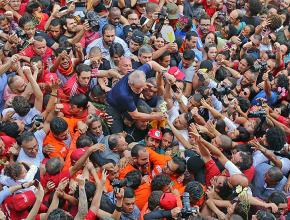 Supporters rally to defend Workers' Party leader Luiz Inácio Lula da Silva (center)