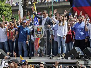 Right-wing coup leader Juan Gauidó rallies his supporters in Caracas